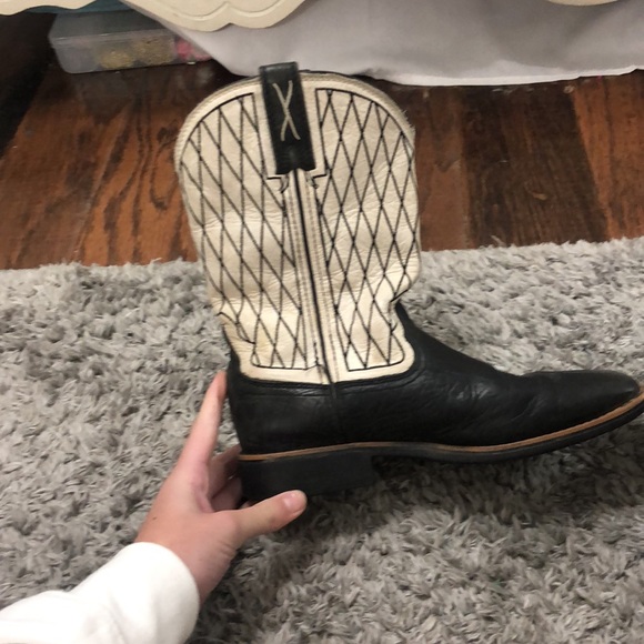 Boots - Picture 3 of 4